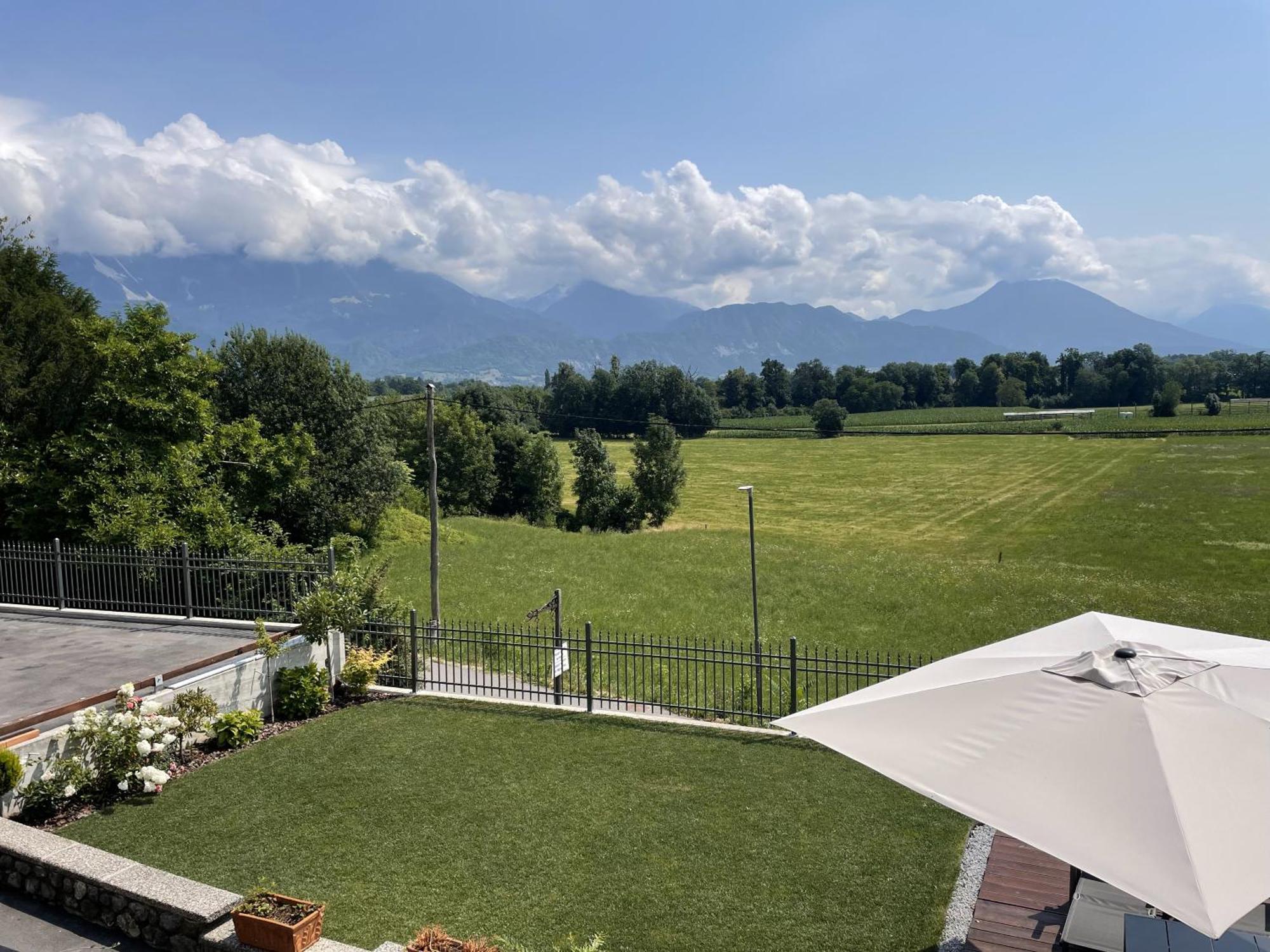 Ami'S House Castle View Appartement Bled Buitenkant foto